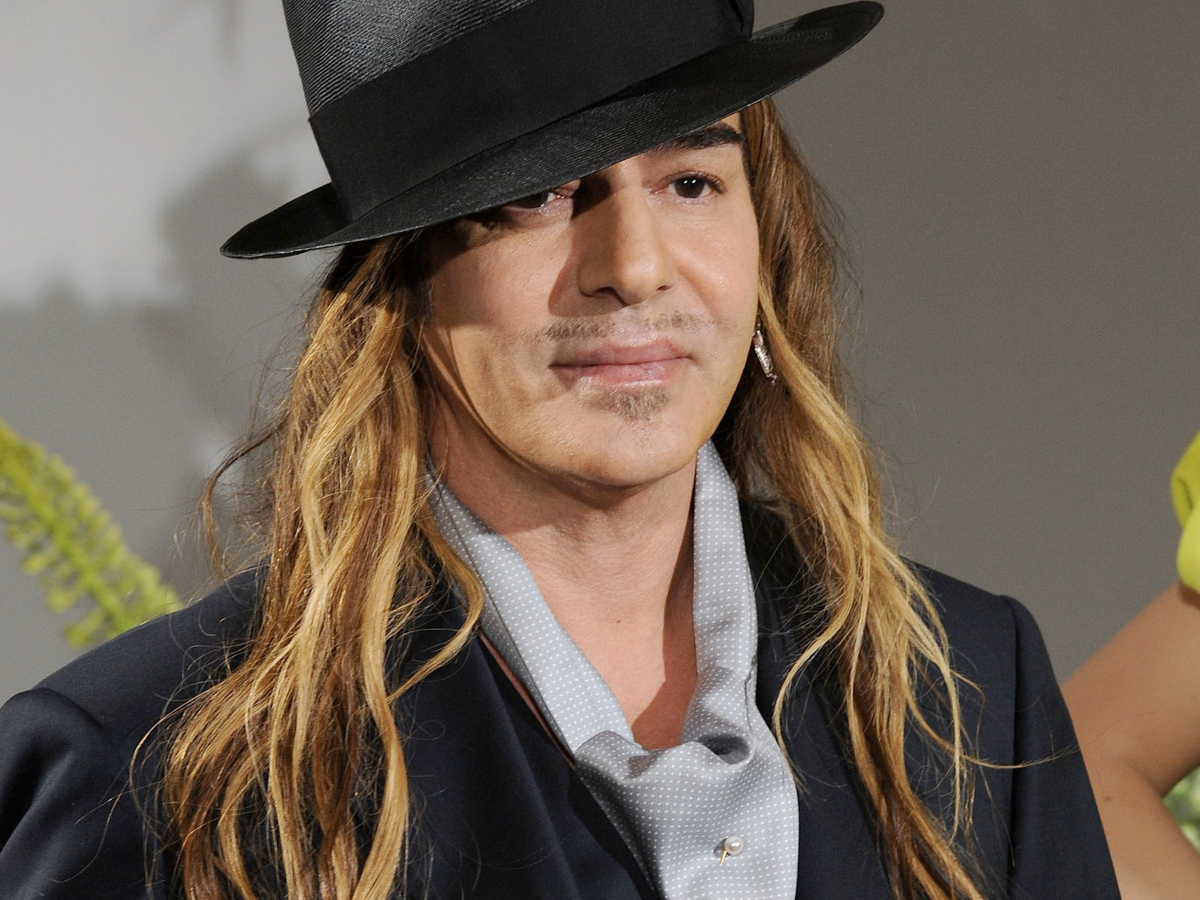 O οίκος Dior τιμά τον αμφιλεγόμενο σχεδιαστή John Galliano