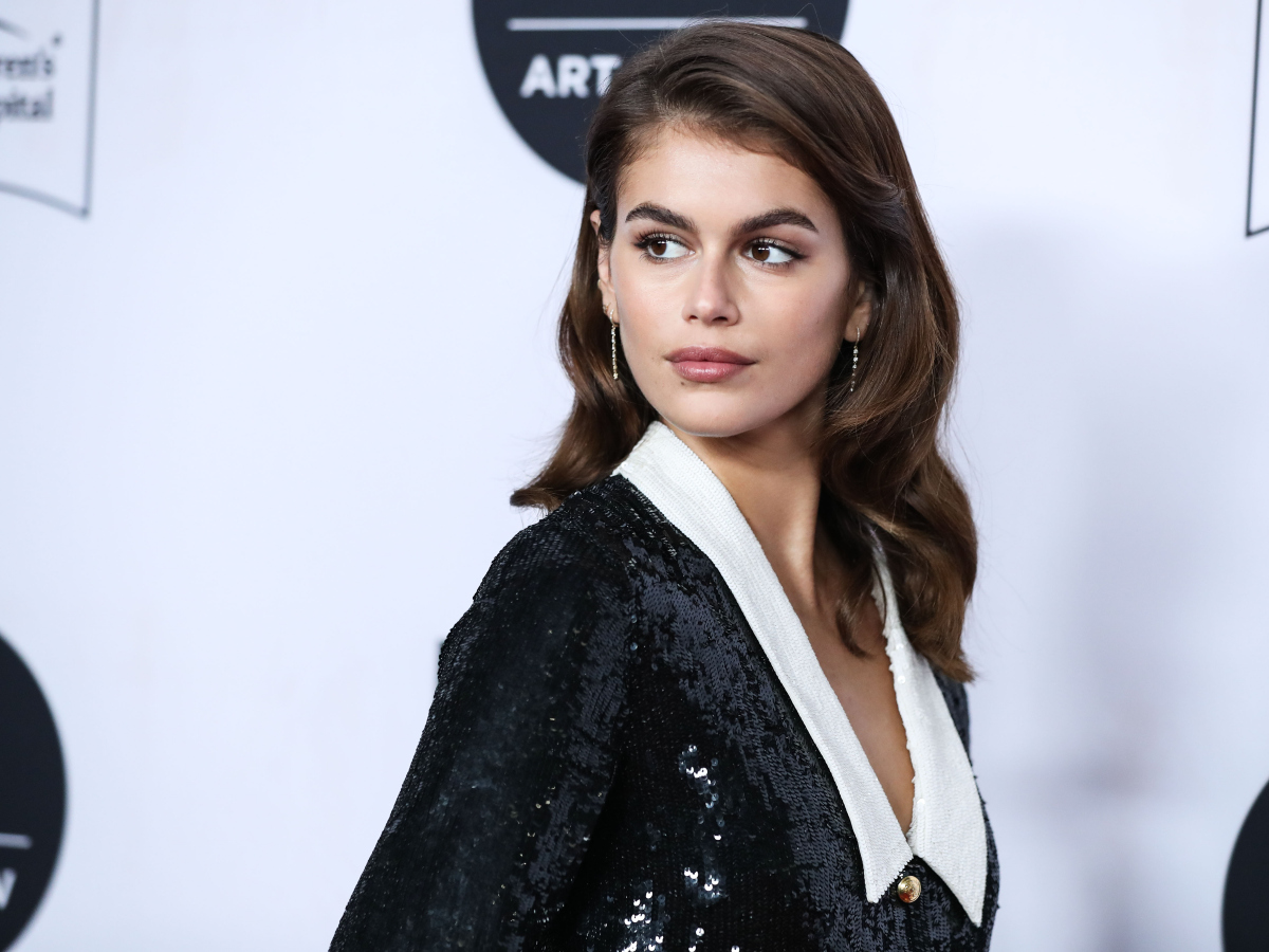 Kaia Gerber: Εμφανίστηκε με ρετρό φόρεμα και έκλεψε τις εντυπώσεις