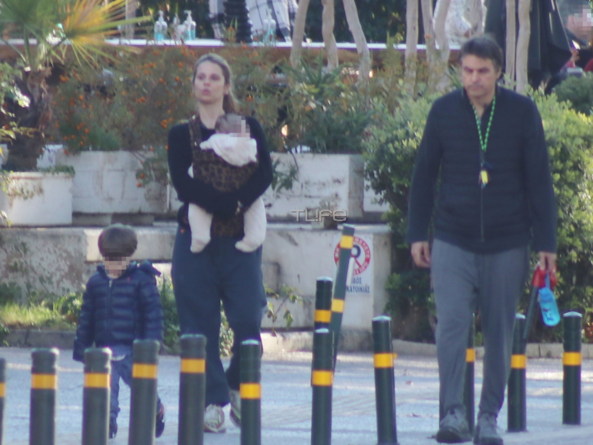 Νίκος Κριθαριώτης – Ναστάζια Δαρίβα: Οικογενειακή βόλτα με τα παιδιά τους στη Γλυφάδα – Φωτογραφίες