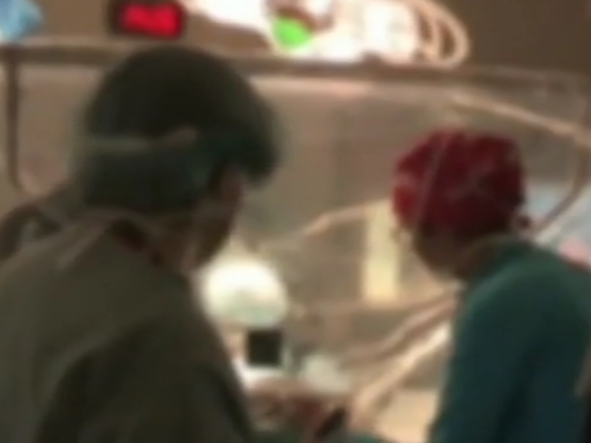 Σοκαριστική φωτογραφία ντοκουμέντο: Τα κομμάτια λίπους που τοποθέτησε ο γνωστός πλαστικός χειρουργός στην αεροσυνοδό