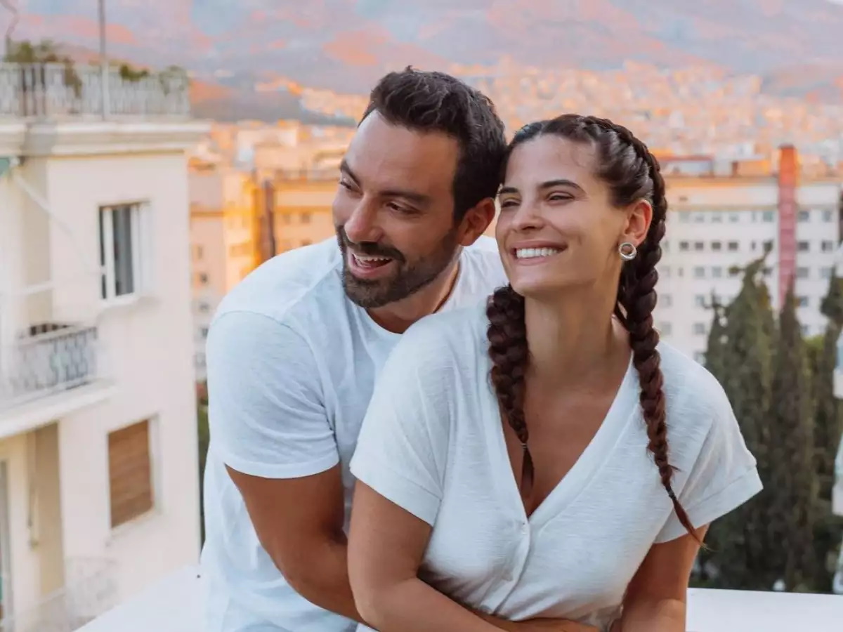 Χριστίνα Μπόμπα – Σάκης Τανιμανίδης: Πρώτη βόλτα για το 2022 με τις δίδυμες κόρες τους