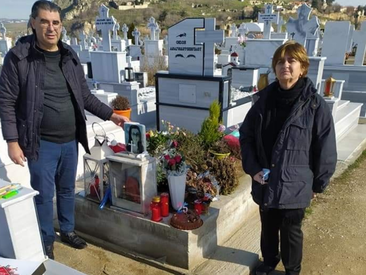 Ελένη Τοπαλούδη: Ραγίζουν καρδιές οι γονείς της – Της πήγαν τούρτα γενεθλίων στον τάφο της