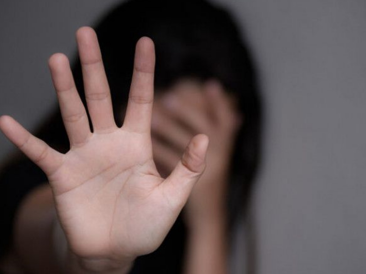Θεσσαλονίκη: Η πρώτη δήλωση της 24χρονης κοπέλας που καταγγέλλει ομαδικό βιασμό – «Είναι ψυχολογικά ράκος» αναφέρει ο δικηγόρος της
