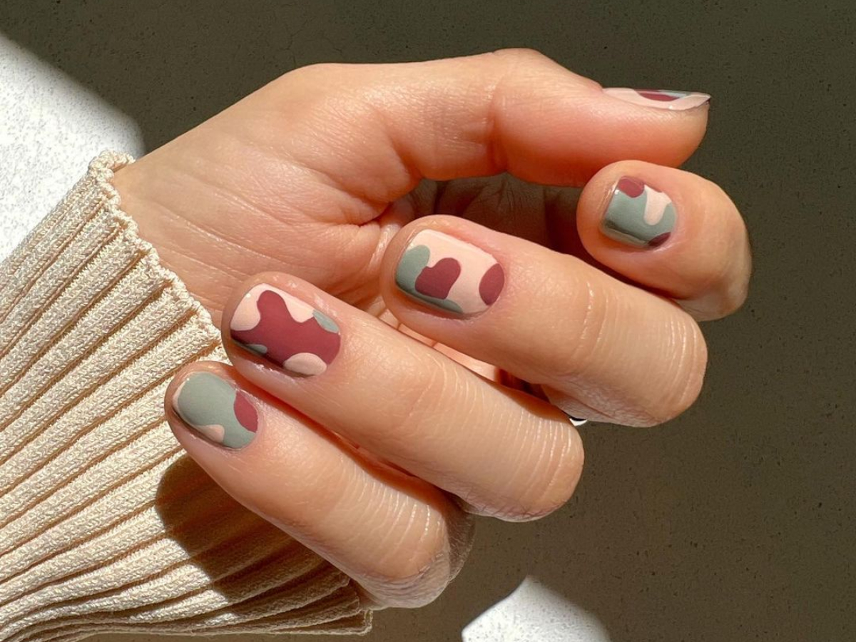 Camouflage manicure: Η Betina Goldstein δείχνει πως το δημιουργεί και είναι πανεύκολο