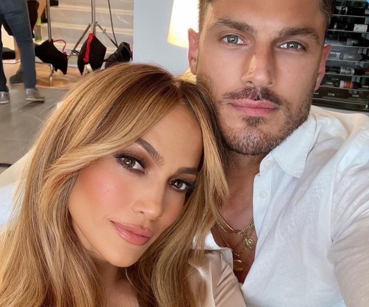 Ο haisrtylist των JLo και Kim Kardashian αποκαλύπτει το πιο έξυπνο τρικ για πλούσια μαλλιά