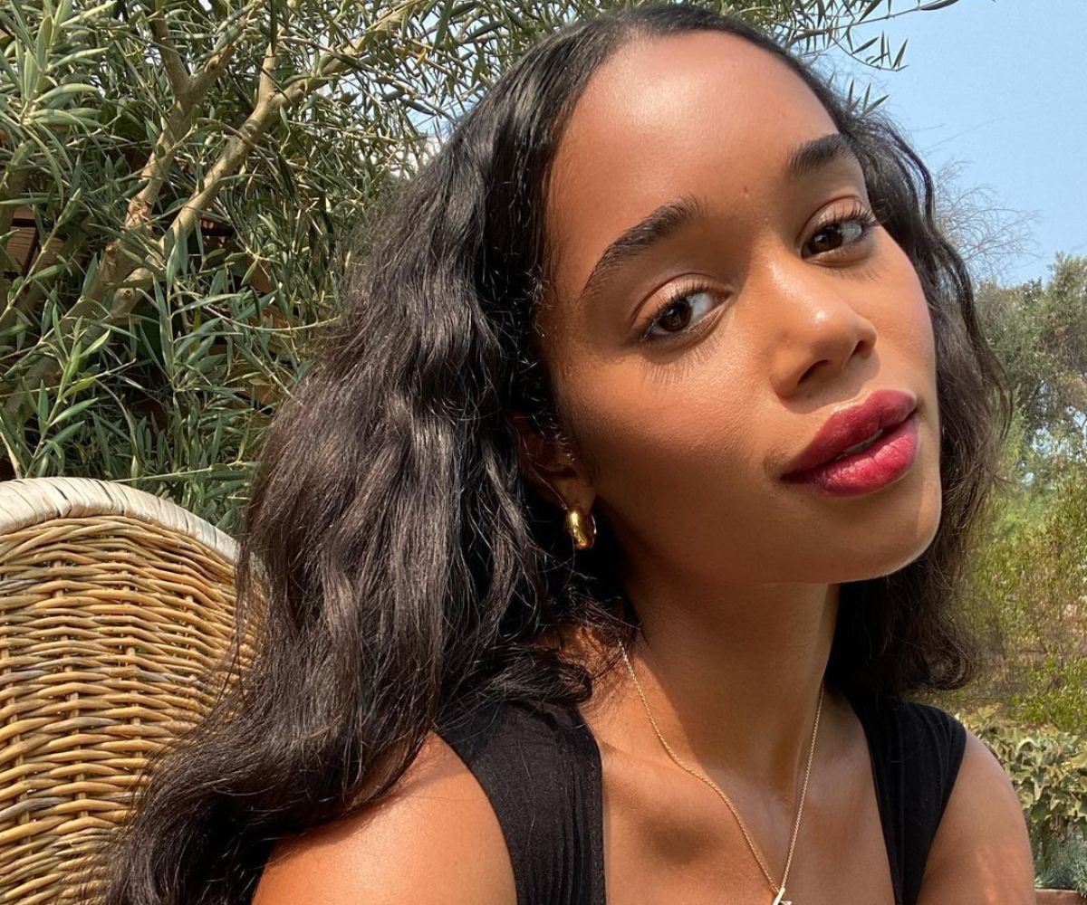 Καρέ: Η Laura Harrier αποδεικνύει πως δείχνει τέλειο και σε σπαστά μαλλιά