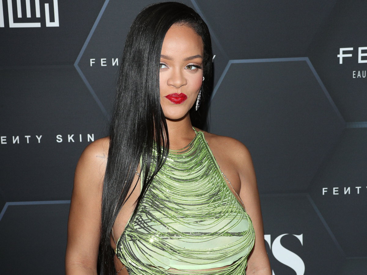 Rihanna: Αποκάλυψε την καθημερινή της ρουτίνα περιποίησης και είναι πιο απλή απ’ ότι φαντάζεσαι