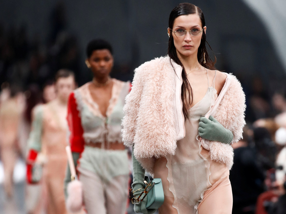 O oίκος Fendi άνοιξε την Εβδομάδα Μόδας στο Μιλάνο με ένα εντυπωσιακό show