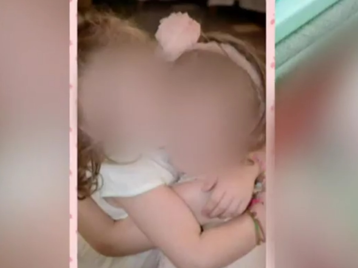 Θάνατος τριών παιδιών στην Πάτρα: Όταν η μητέρα επικοινώνησε με πρακτορείο μοντέλων για τα αγγελούδια της