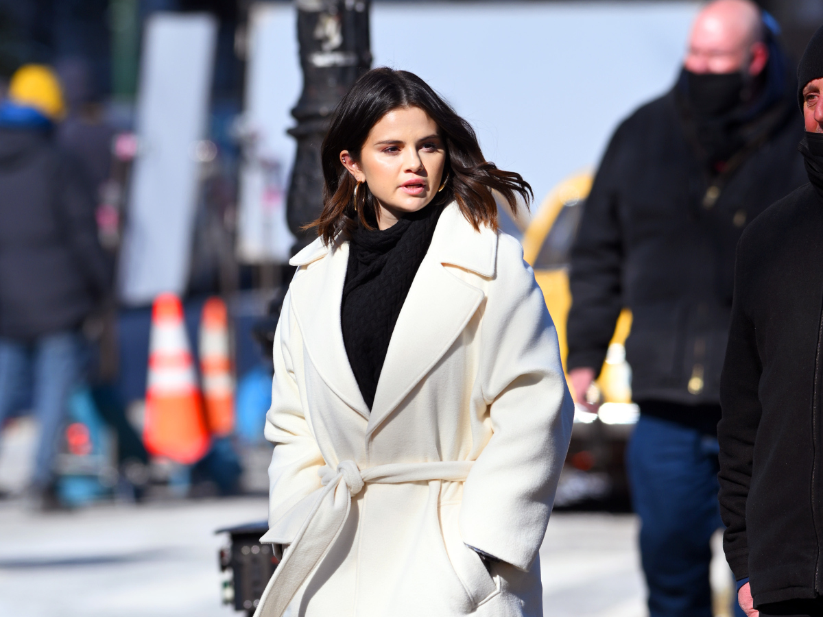 Selena Gomez: Mε το απόλυτο weekend look στους δρόμους της Νέας Υόρκης