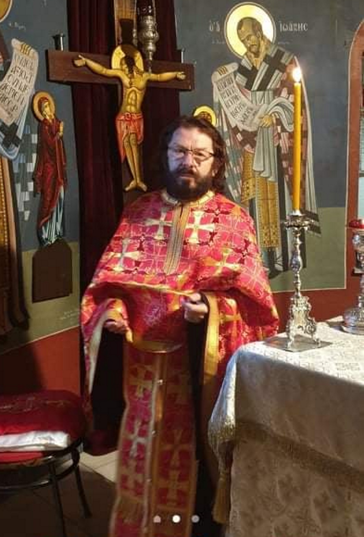 Νίκος Χορταρέας: Από ιερέας, ξανά στην Τηλεμαντεία – Έβγαλε τα ράσα τέσσερα χρόνια μετά