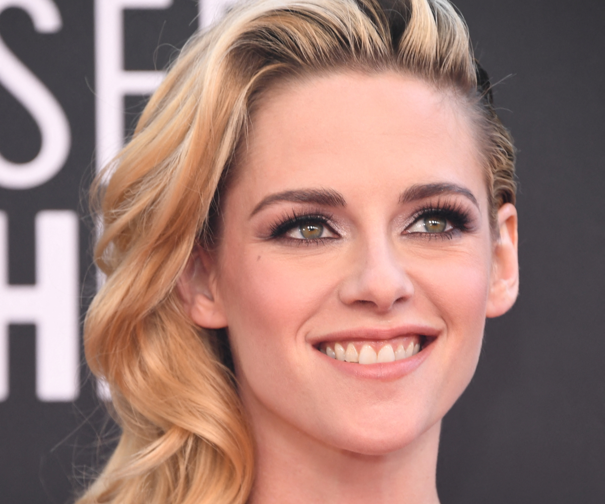 Kristen Stewart: Οι λεπτομέρειες του 90’s super model hairstyle στα Critics Choice Awards