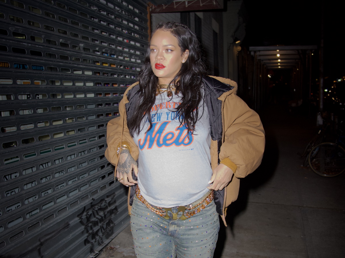 Rihanna: Η βόλτα στα μαγαζιά που… πρόδωσε το φύλο του μωρού που περιμένει