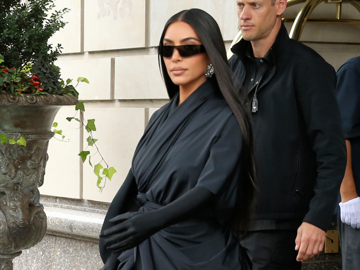Kim Kardashian: H ανατρεπτική Balenciaga εμφάνιση που «έριξε» το internet