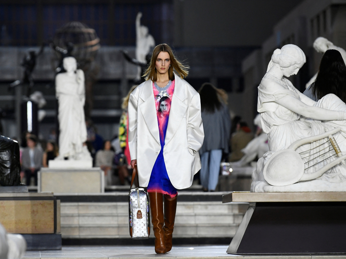 Louis Vuitton: To oversized γίνεται πλέον ο κανόνας του street style