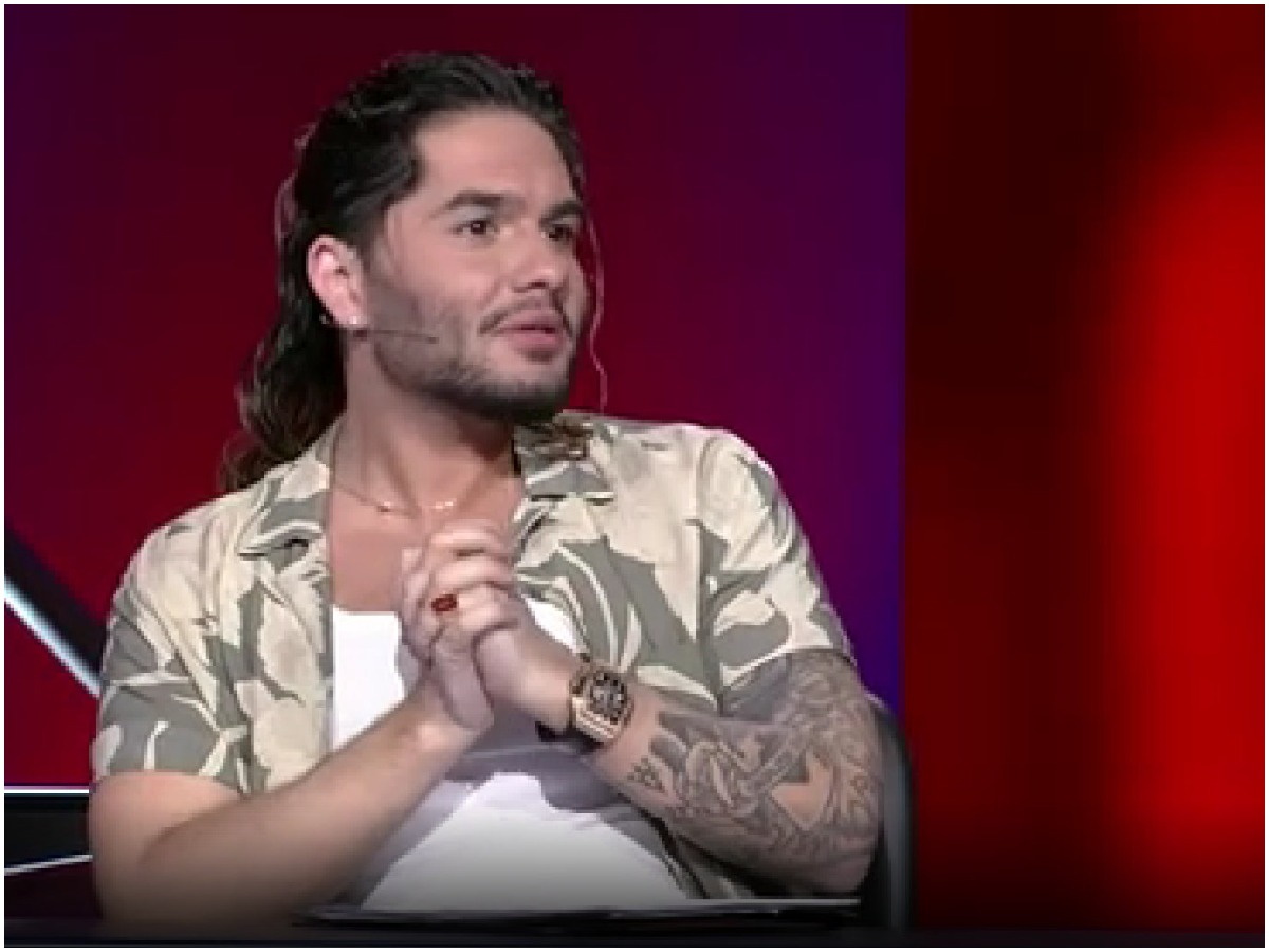 X-Factor: Ο Χρήστος Μάστορας σε μια άβολη στιγμή απέναντι στον διαγωνιζόμενο φίλο του