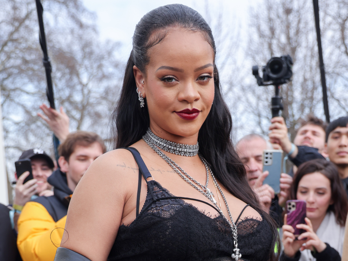 Rihanna: H viral εμφάνιση μόνο με… εσώρουχα