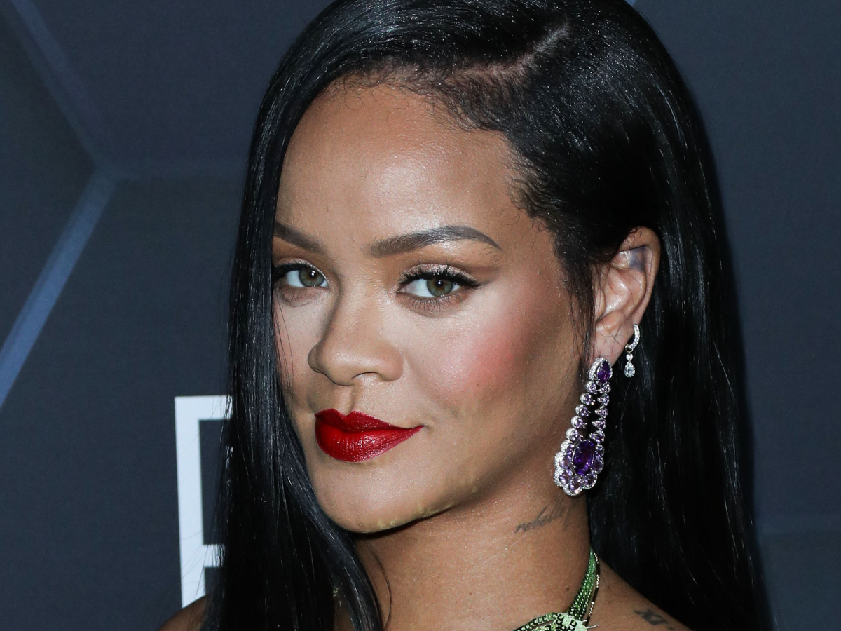 Rihanna: Δεν σταματά τις sexy εμφανίσεις ενώ είναι έγκυος