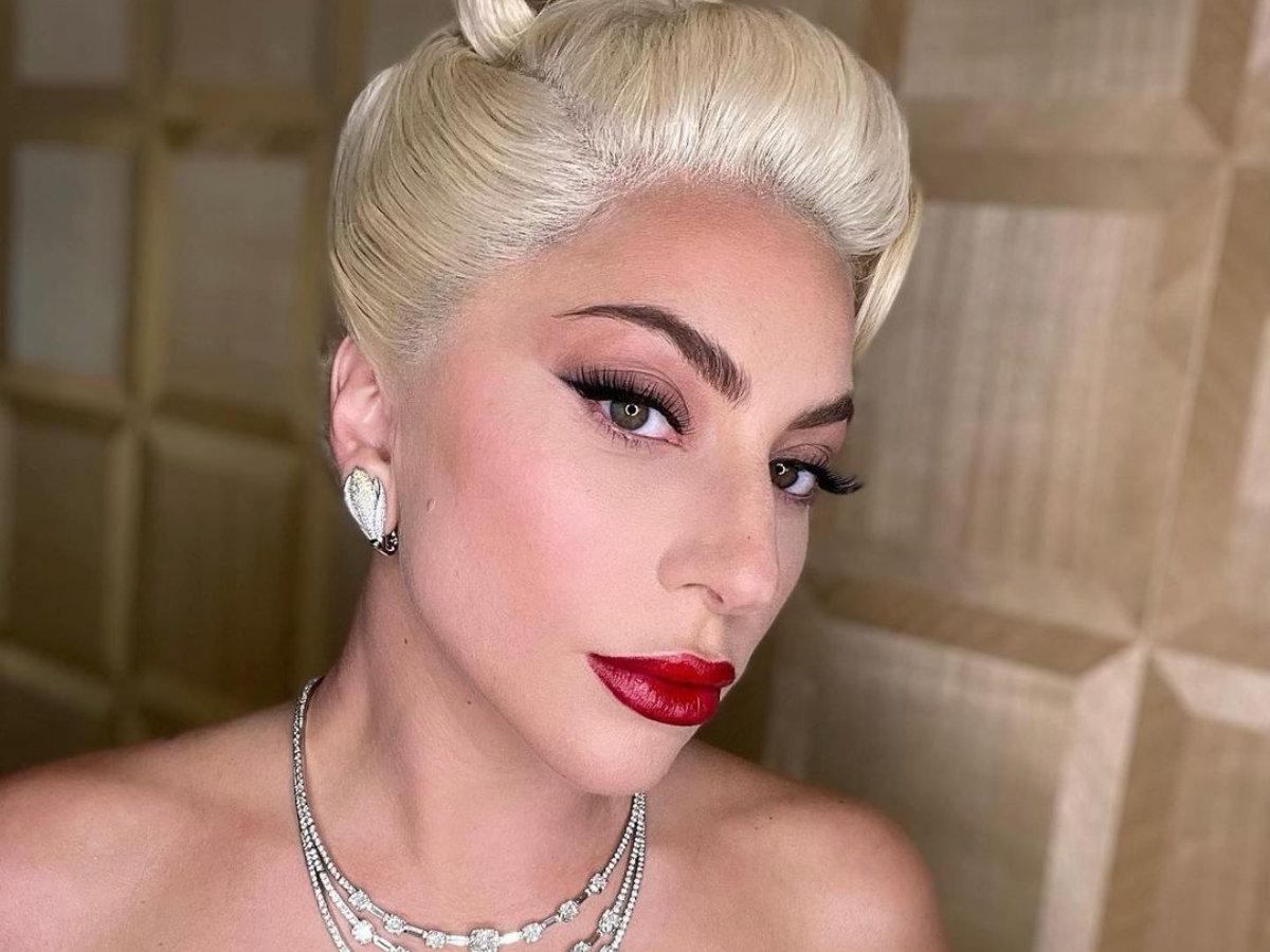 Lady Gaga: Δες τη no makeup selfie που ανέβασε και κυρίως τα φρύδια της