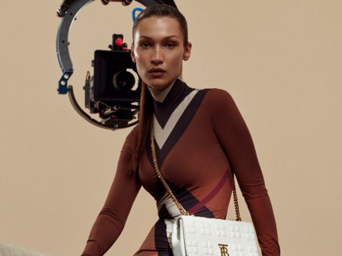 Bella Hadid: Eντυπωσιακή στην νέα Burberry καμπάνια που πρέπει να δεις