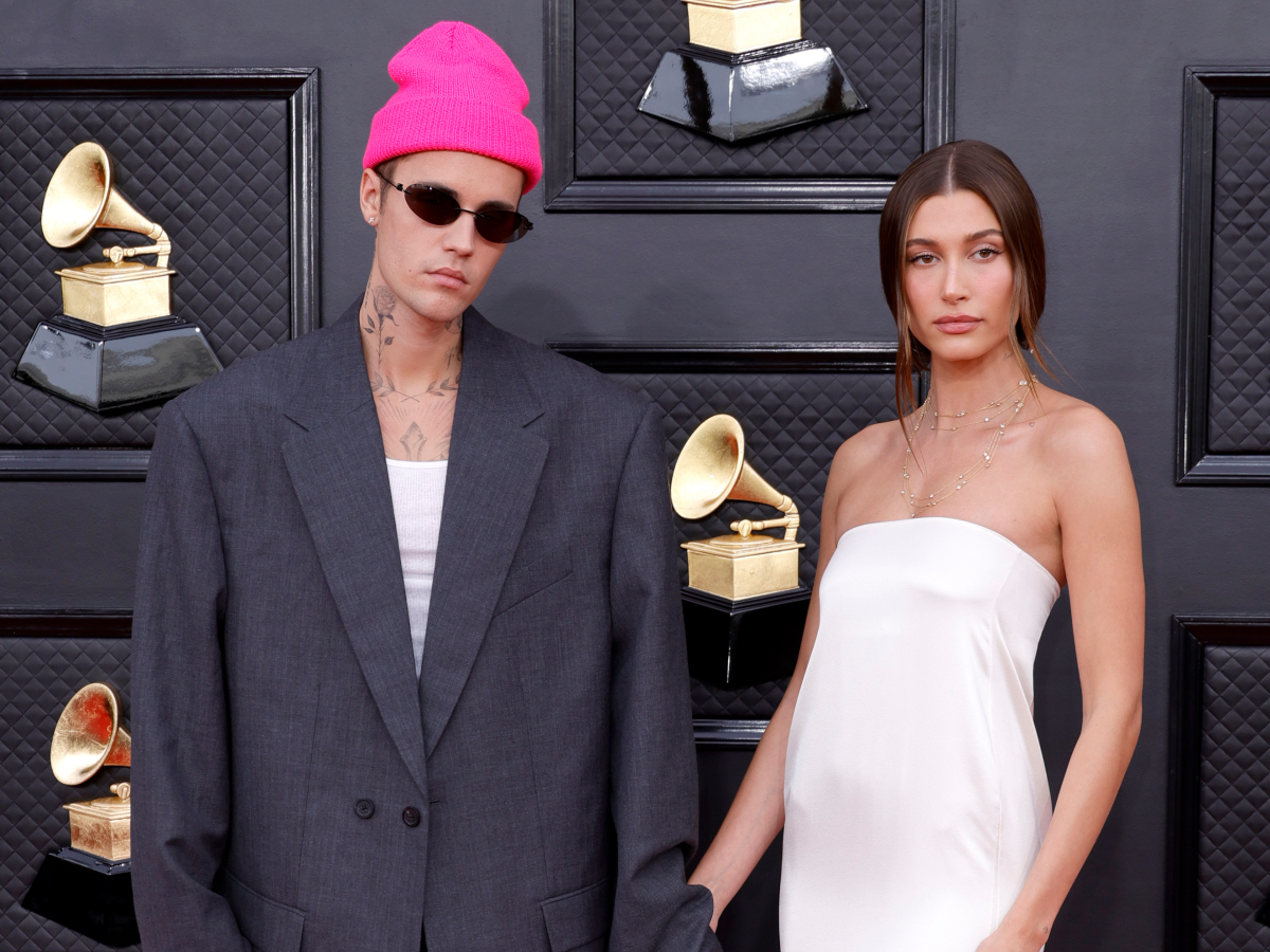 Grammys 2022: Oι Biebers με άψογο στιλ στο red carpet