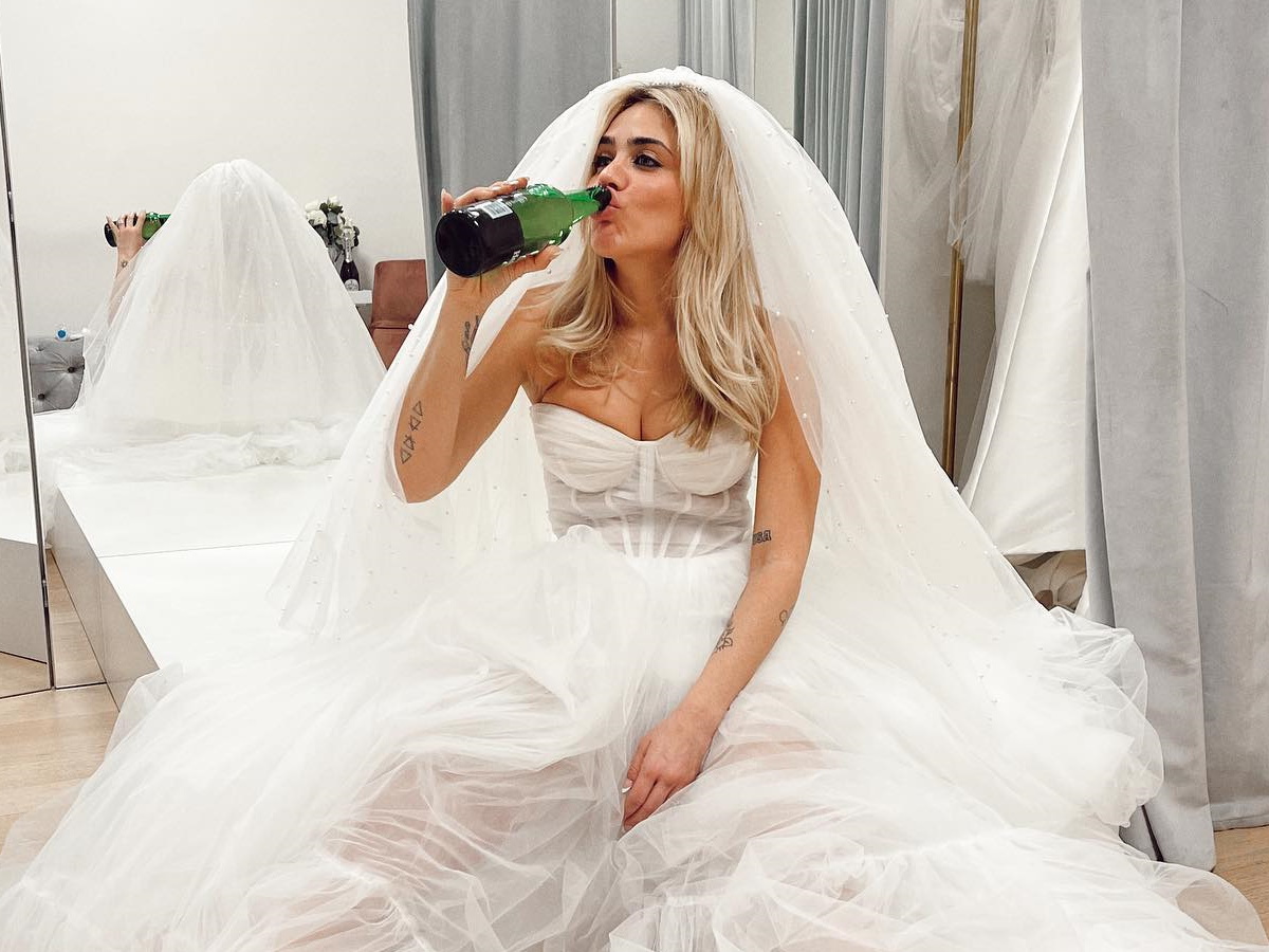 Κόνι Μεταξά – Μάριος Καπότσης: Το ξέφρενο pre-wedding πάρτι λίγο πριν τον γάμο – Φωτογραφίες και βίντεο