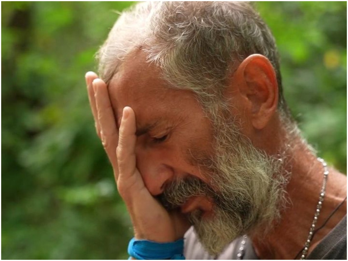 Survivor: Κατέρρευσε ο Τάκης Καραγκούνιας μόλις έμαθε για τον θάνατο του πατέρα του – «Θα κλαίω πάνω απ’ τον τάφο»
