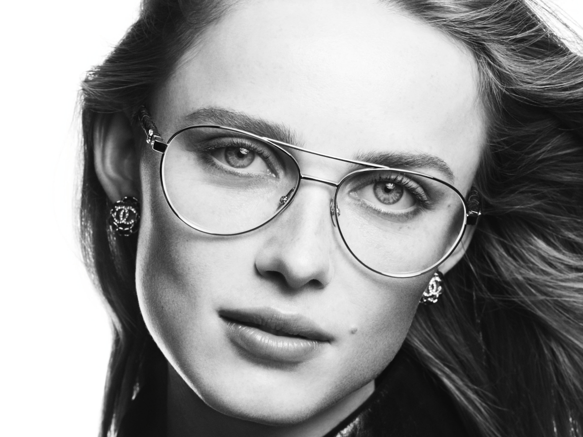 Chanel: H νέα καμπάνια για τα γυαλιά ηλίου και οράσεως είναι απλά τέλεια