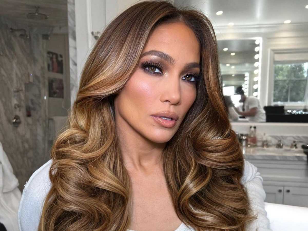 1. Jennifer Lopez's Iconic Caramel Blonde Hair - wide 8