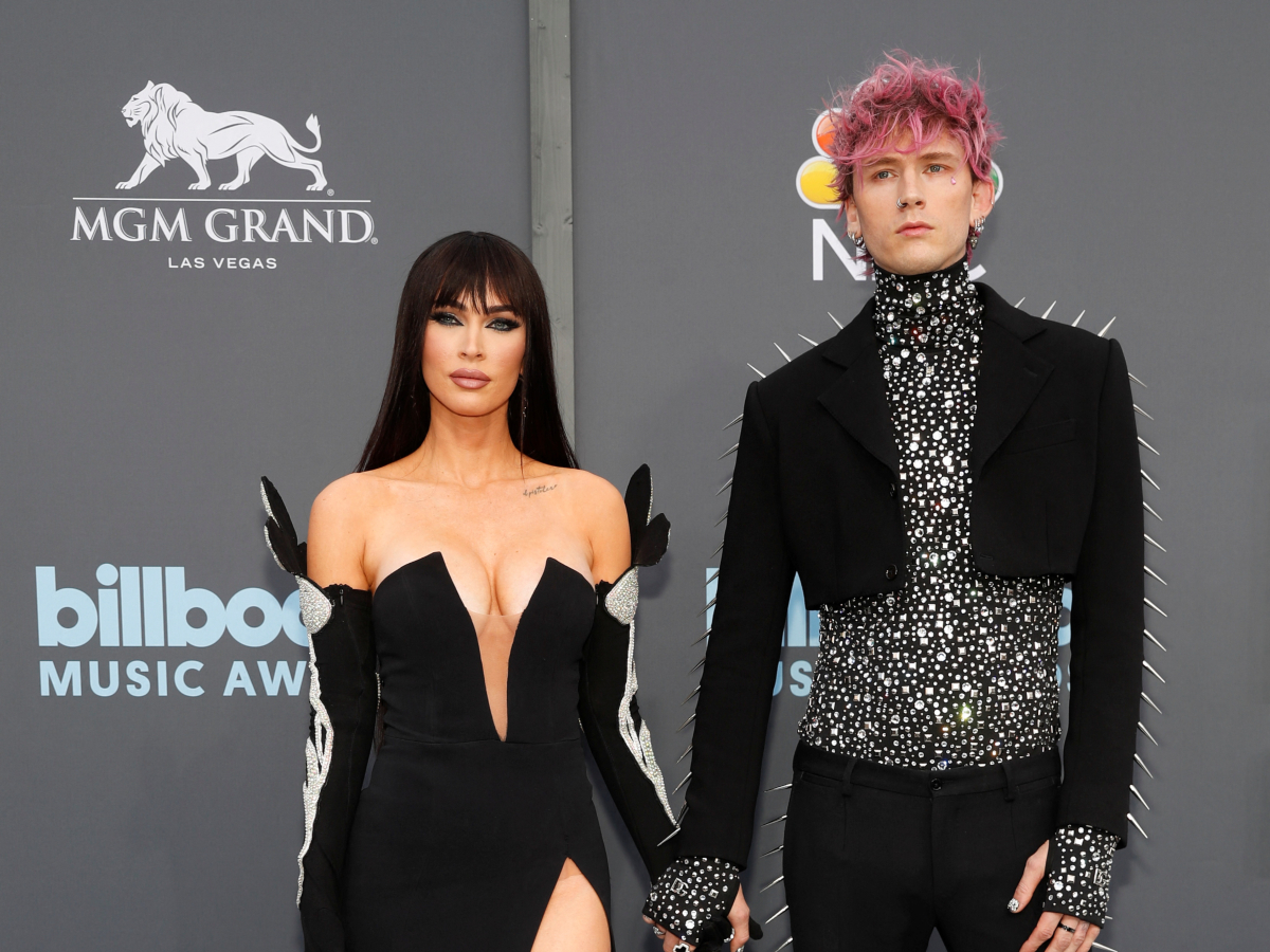 Machine Gun Kelly: To glam μανικιούρ του στα Billboard Awards στοίχισε μια μικρή περιουσία