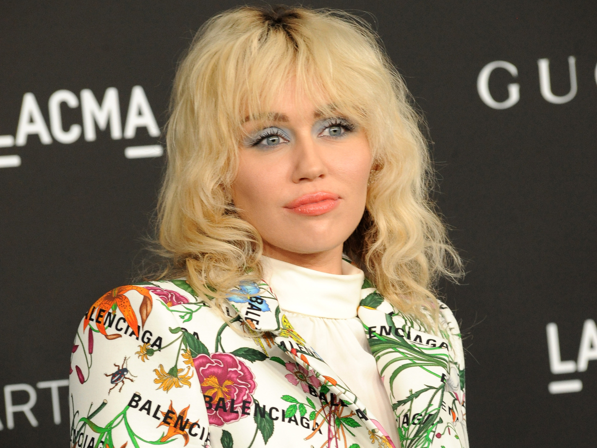 Miley Cyrus: Με το νέο της hair look είναι ίδια η Debbie Harry