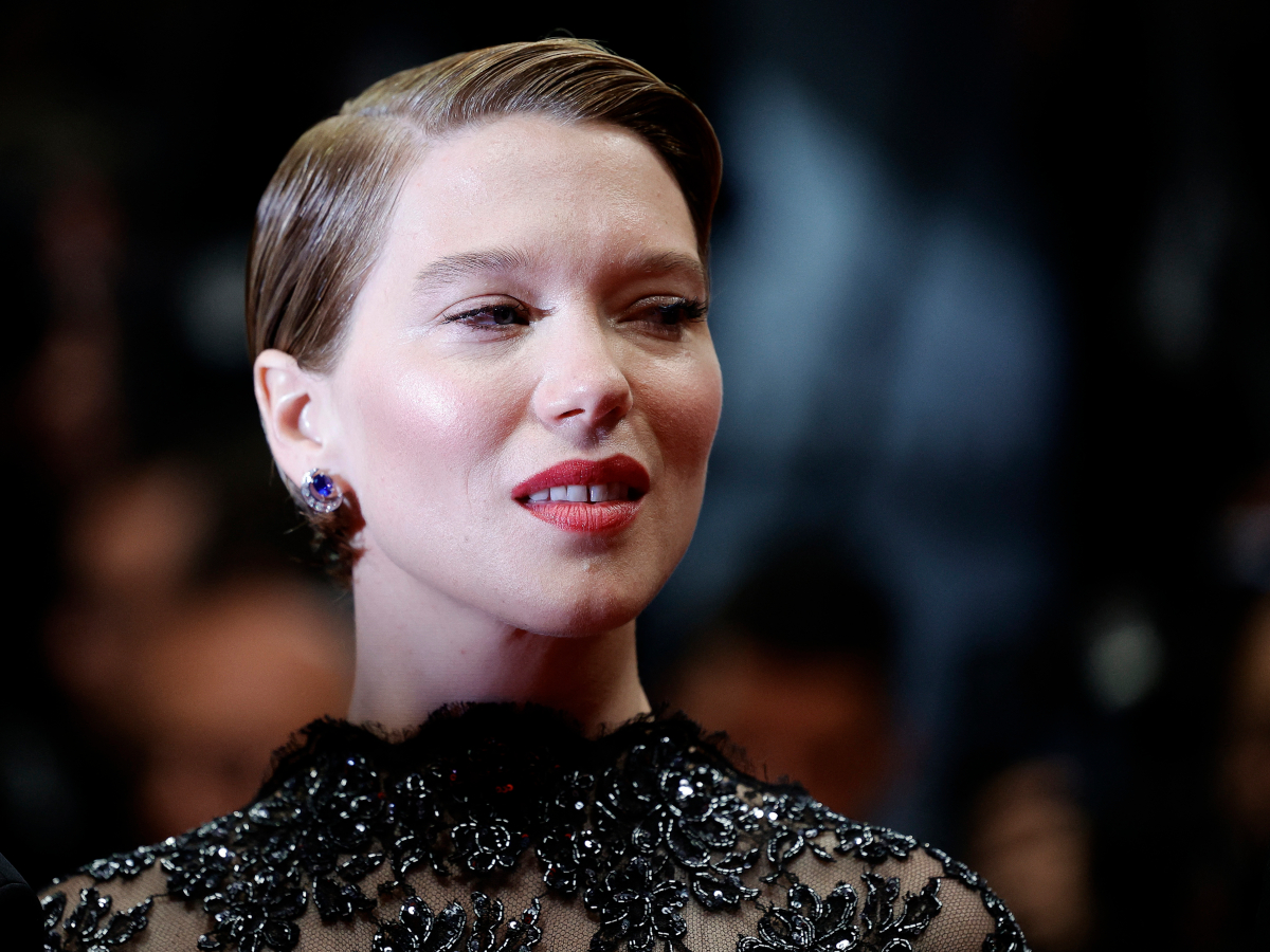 Η Lea Seydoux φόρεσε το κραγιόν που πρέπει να προσθέσεις στο νεσεσέρ σου άμεσα