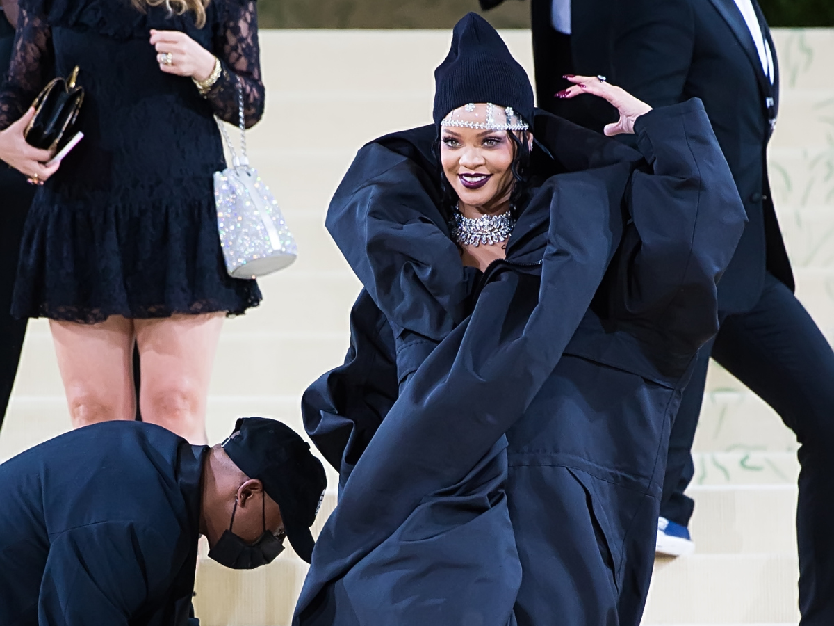 Rihanna: Εντυπωσίασε στο Met Gala παρόλο που… δεν εμφανίστηκε