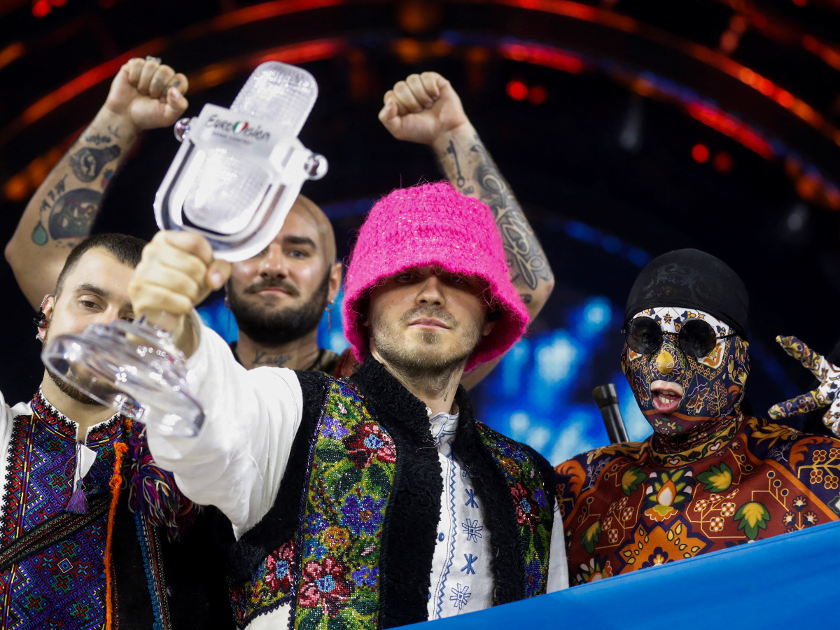 Eurovision 2022: Ο τραγουδιστής από την Ουκρανία με το ροζ καπέλο που λατρέψαμε