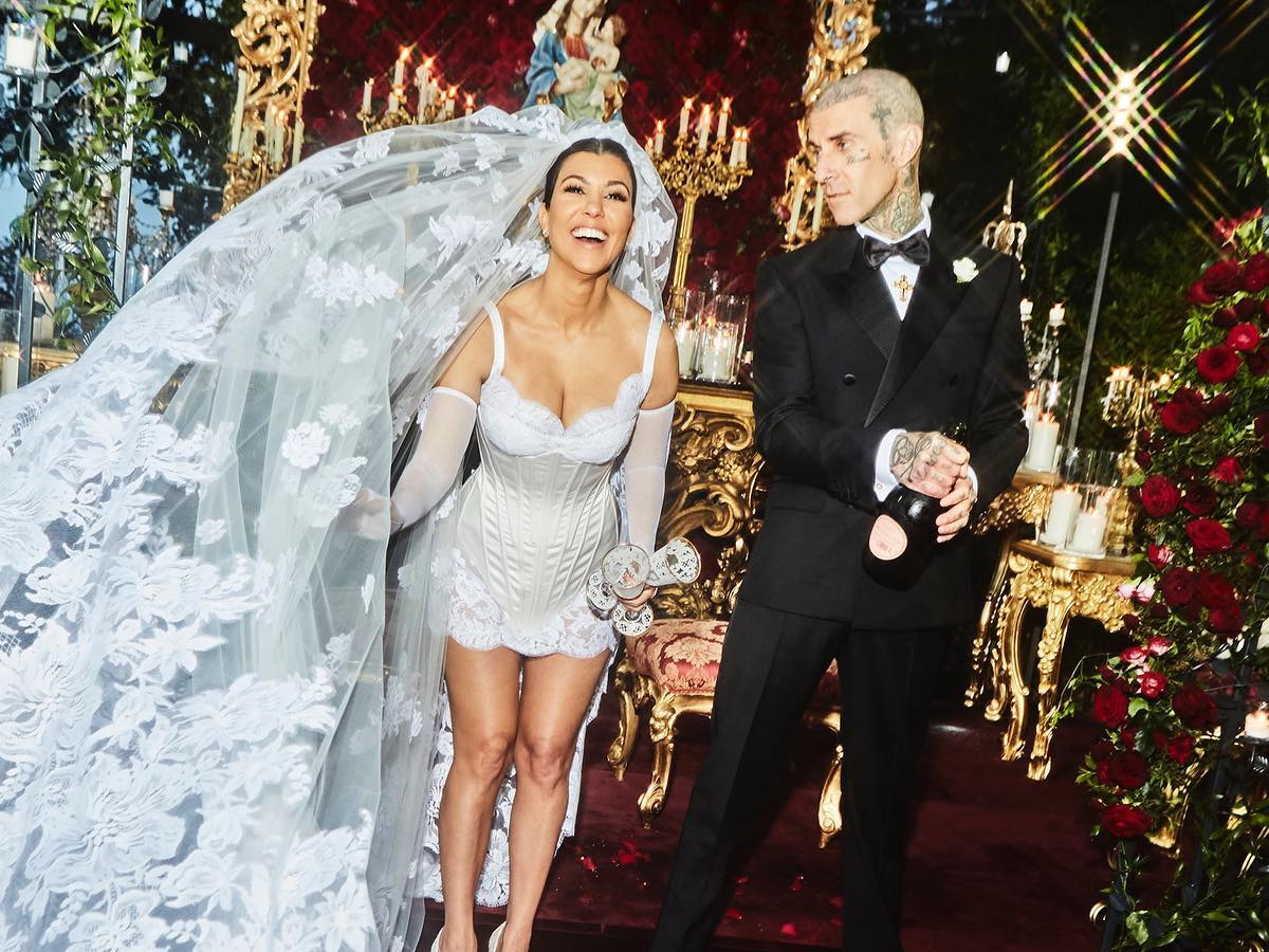 Kourtney Kardashian – Travis Barker: Το λαμπερό γαμήλιο πάρτι τους – Ο Andrea Bocelli τραγούδησε τον πρώτο τους χορό