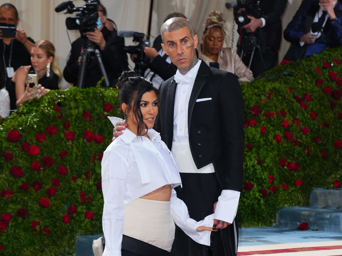 Κourtney Kardashian – Τravis Barker: Στο Met Gala φόρεσαν και οι δύο…φούστες