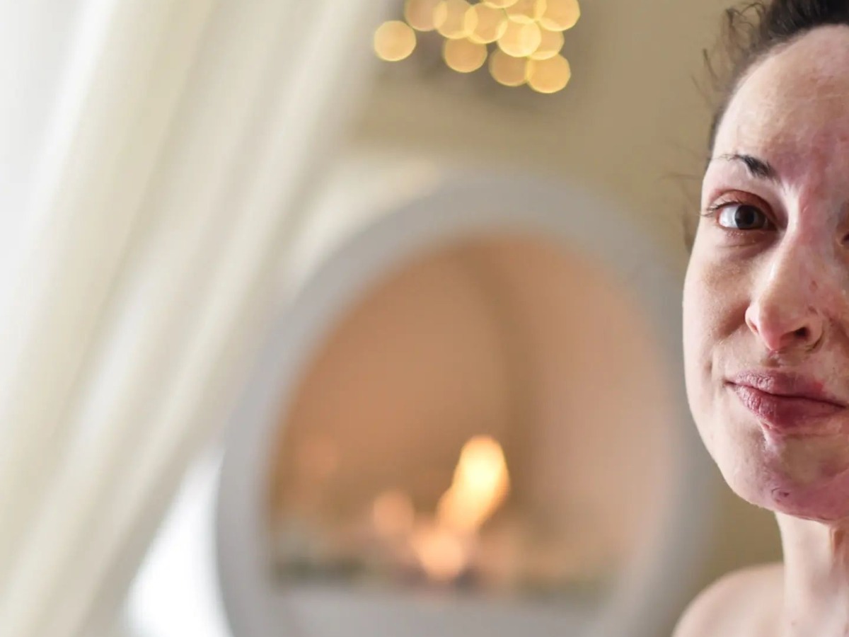 Ιωάννα Παλιοσπύρου: Ποζάρει χαμογελαστή χωρίς την προστατευτική της μάσκα