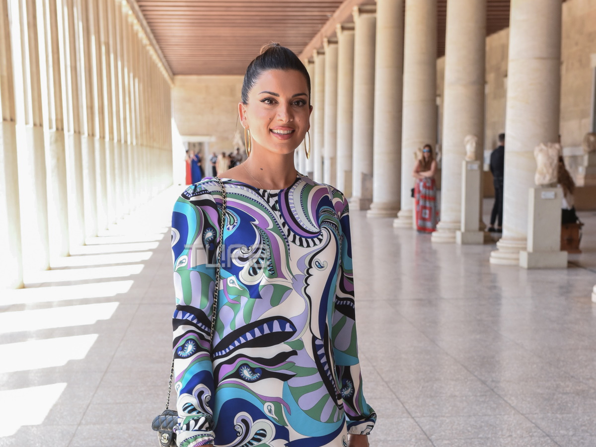 Σταματίνα Τσιμτσιλή: Κομψή εμφάνιση στο fashion event του Βασίλειου Κωστέτσου – Ποιος τη συνόδεψε