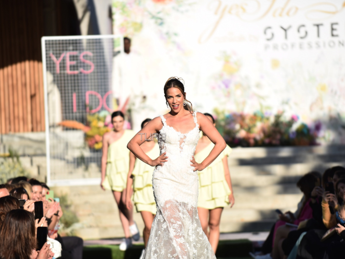 Κατερίνα Στικούδη: Φόρεσε ξανά νυφικό τέσσερα χρόνια μετά τον γάμο της με τον Βαγγέλη Σερίφη – Φωτογραφίες TLIFE