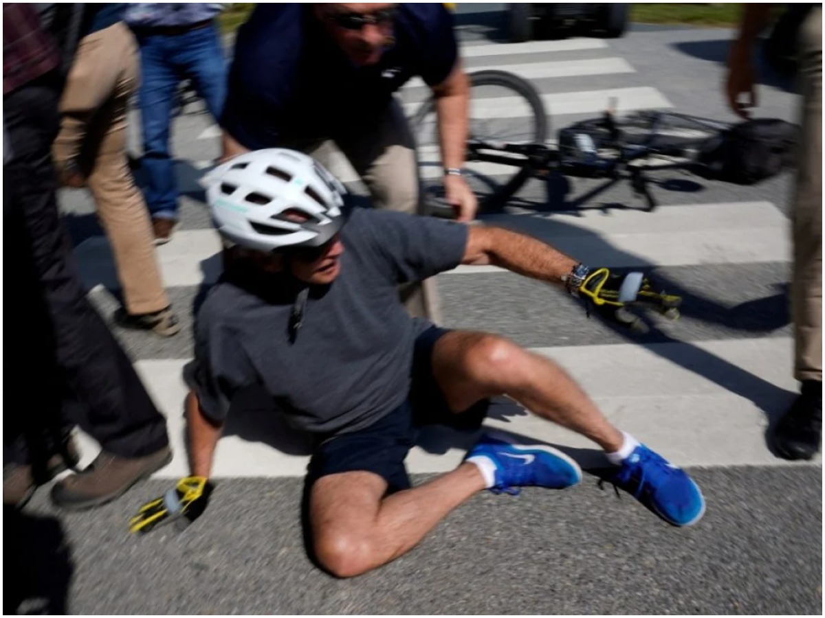 Τζο Μπάιντεν: Έπεσε από το ποδήλατό του – Το βίντεο που κάνει τον γύρο του διαδικτύου