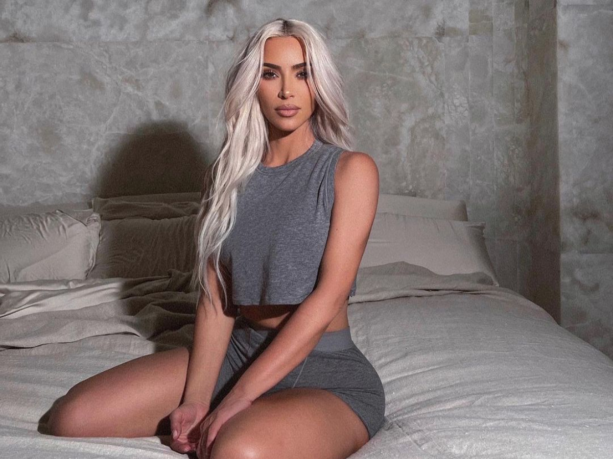 Kim Kardashian: Εμφανίστηκε στη Νέα Υόρκη με icy blonde bob που της ταιριάζει πολύ
