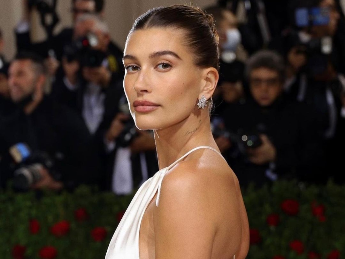 Hailey Bieber: Αυτό είναι το μυστικό της για έντονο αλλά fresh βλέμμα