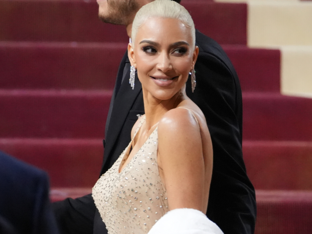 Kim Kardashian: Έκανε ζημιά στο ιστορικό φόρεμα της Mέριλιν Μονρόε