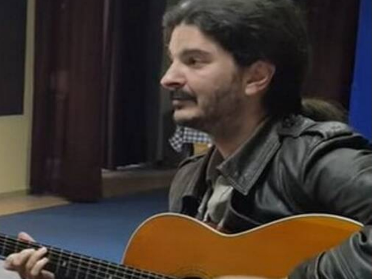 Κώστας Γεράκης: Πέθανε ξαφνικά σε ηλικία 40 ετών ο κιθαρίστας του Στέλιου Βαμβακάρη