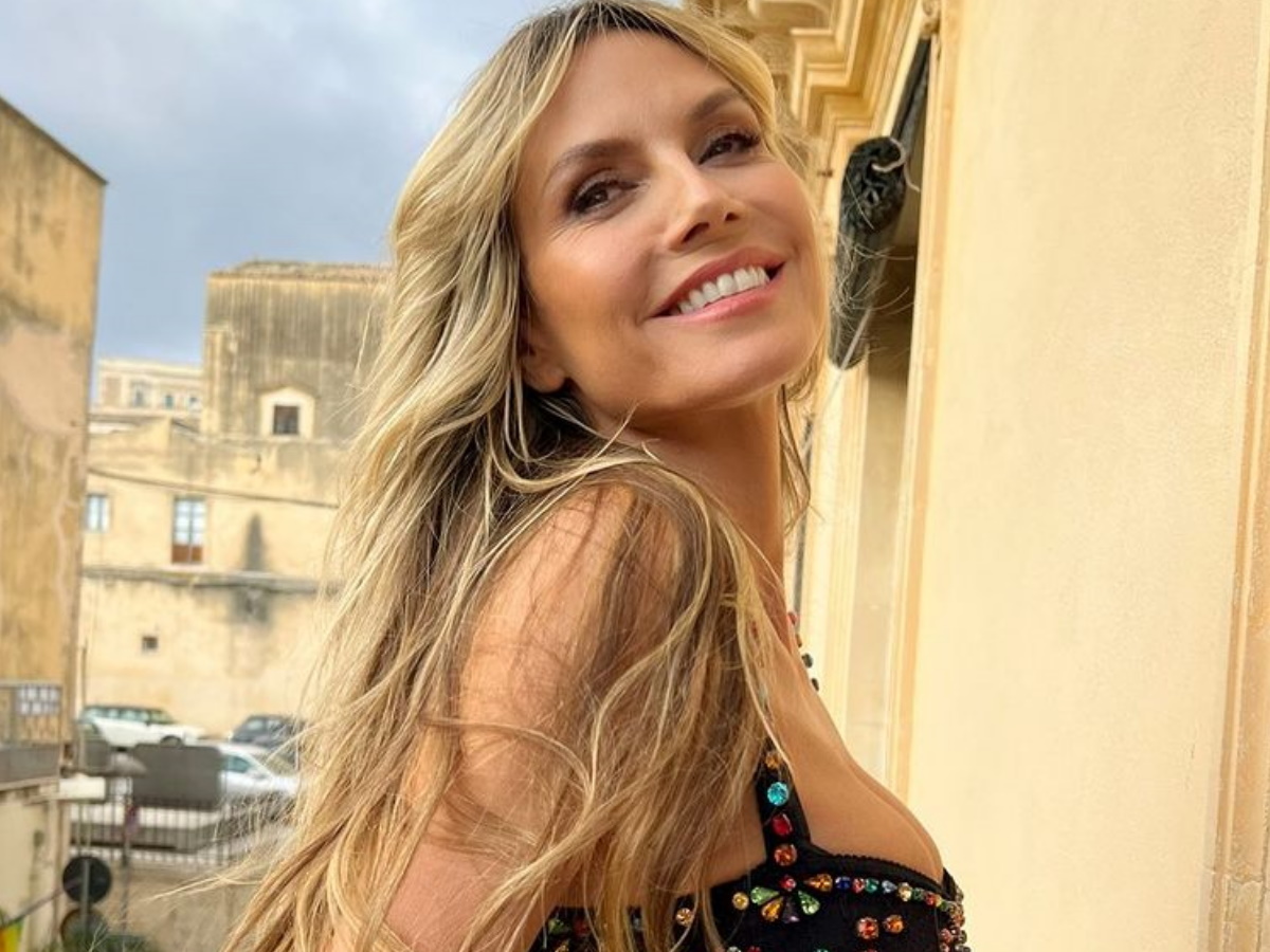 Χάιντι Κλουμ: Ποζάρει ημίγυμνη με το μαγιό της στις διακοπές της – Φωτογραφία