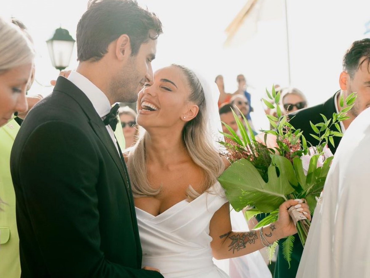 Κόνι Μεταξά – Μάριος Καπότσης: Αυτά είναι τα στέφανα του γάμου τους