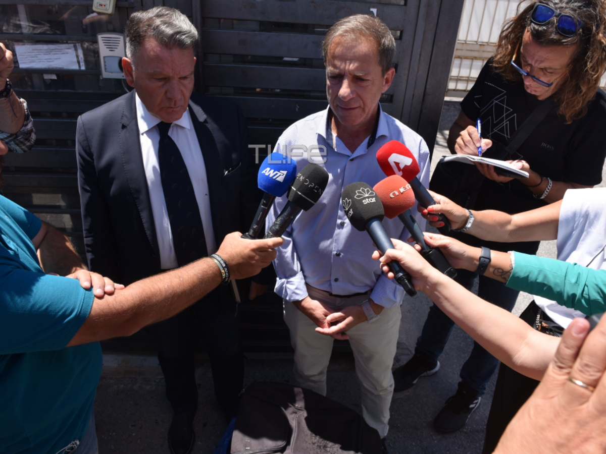 Δημήτρης Λιγνάδης: Οι αντιδράσεις για την αποφυλάκισή του συνεχίζονται – Ξανά πανό στην Επίδαυρο