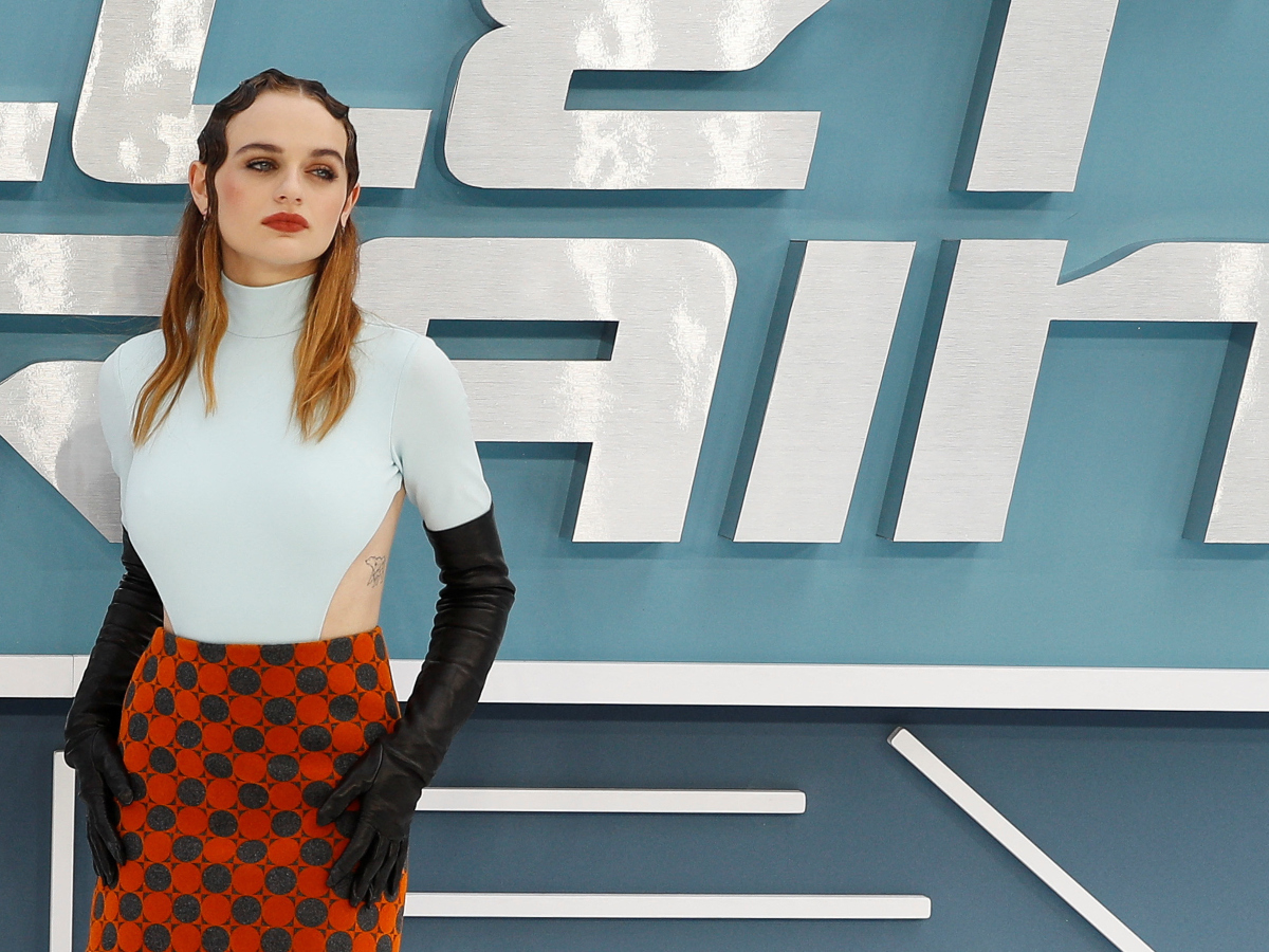 H Joey King με αυτή την εμφάνιση  πάει το red carpet σε άλλο επίπεδο