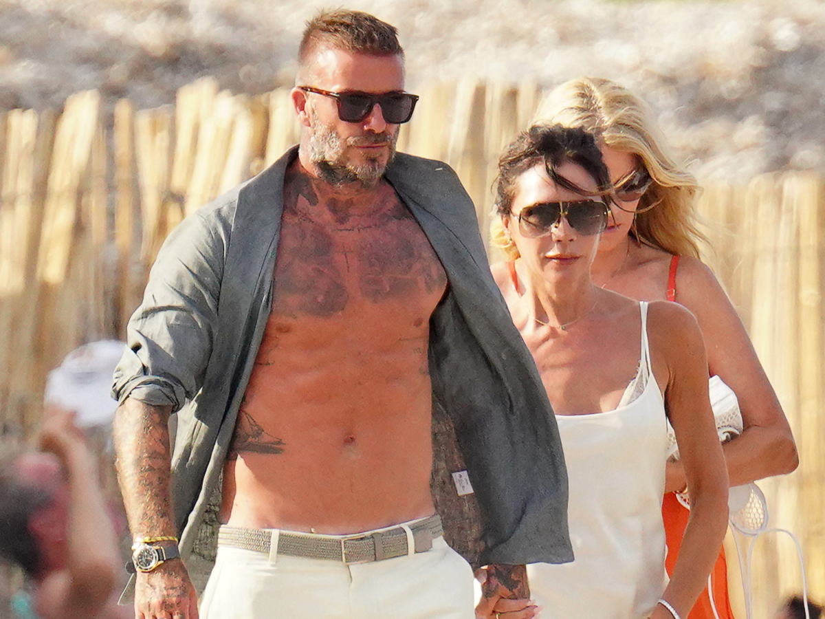 Victoria Beckham: Στιλάτη εμφάνιση στην παραλία με slip dress