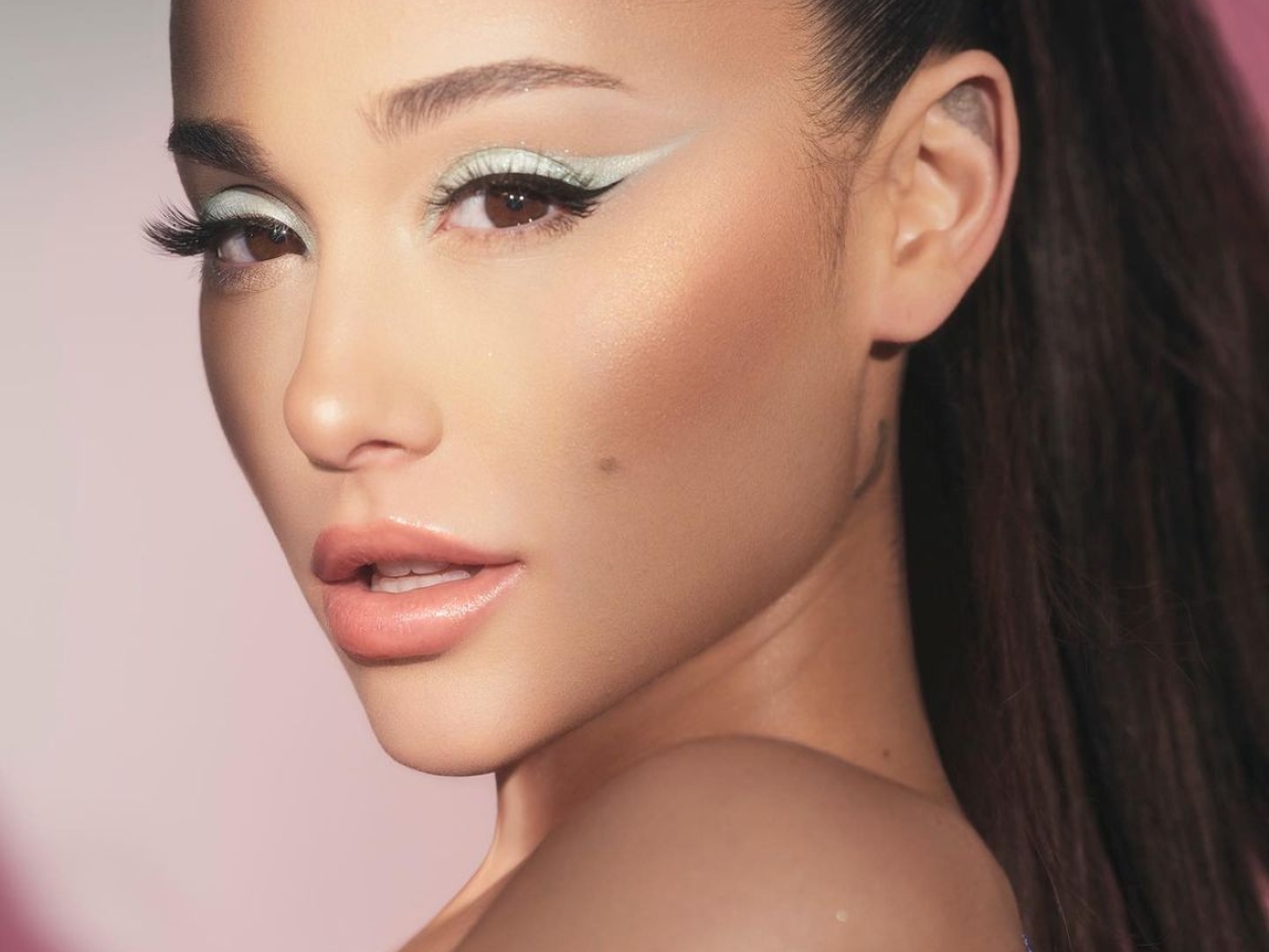 Ariana Grande: Χωρίς ίχνος μακιγιάζ αποκαλύπτει την άψογη επιδερμίδα της